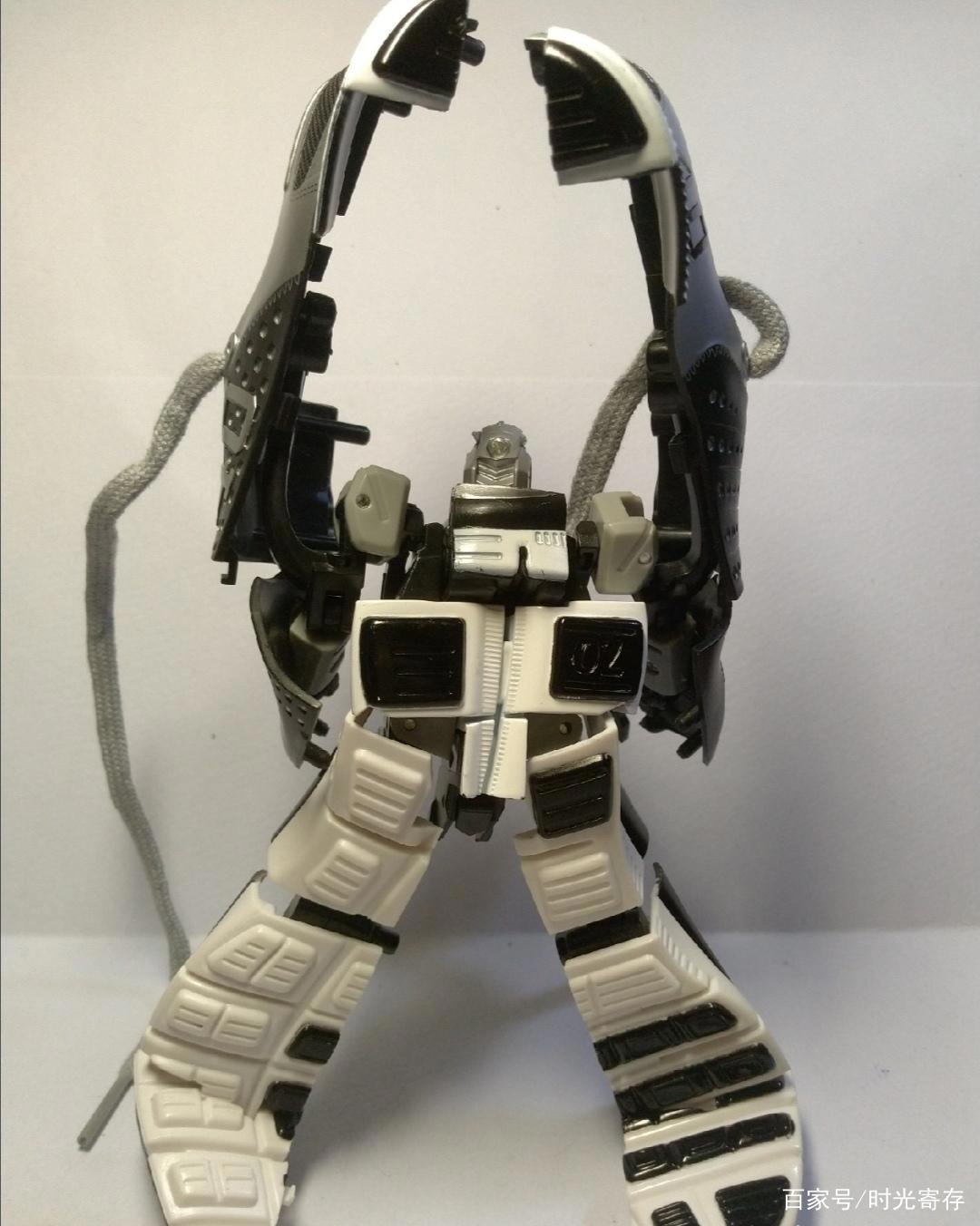 动漫手办模型周边：变形金刚威震天成了一只会变形的鞋子