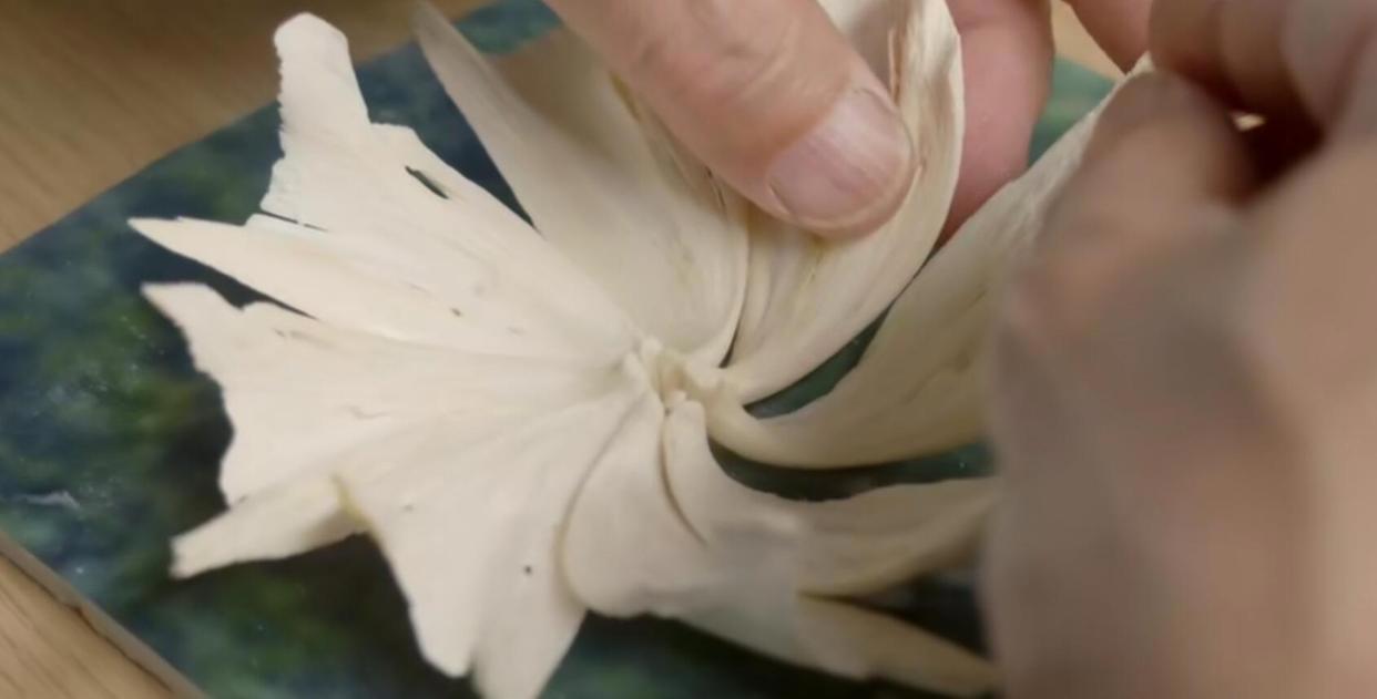 鱼骨手工火了！DIY大佬用十万块鱼骨做出“手办”，一朵花用16条鱼