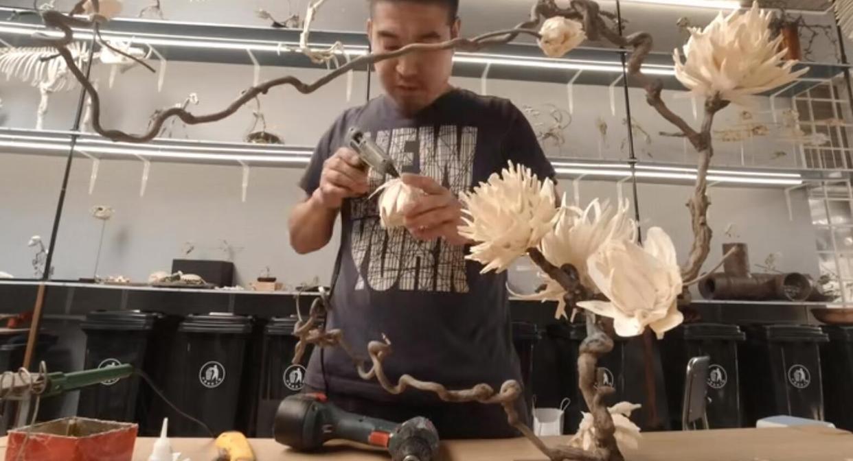 鱼骨手工火了！DIY大佬用十万块鱼骨做出“手办”，一朵花用16条鱼