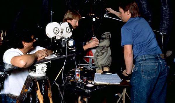 圣诞惊魂夜：这部用陶土模型定态拍摄的动画到底要告诉我们什么？