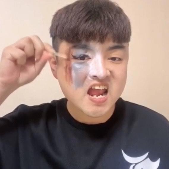 用胡萝卜cos神罗天征，用薯片扮演唐老鸭？这位大哥的cos有精髓！