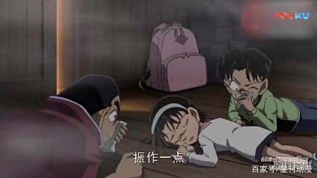 小哀为救出少年侦探团，服下解药，他们却把小哀照片上传网络