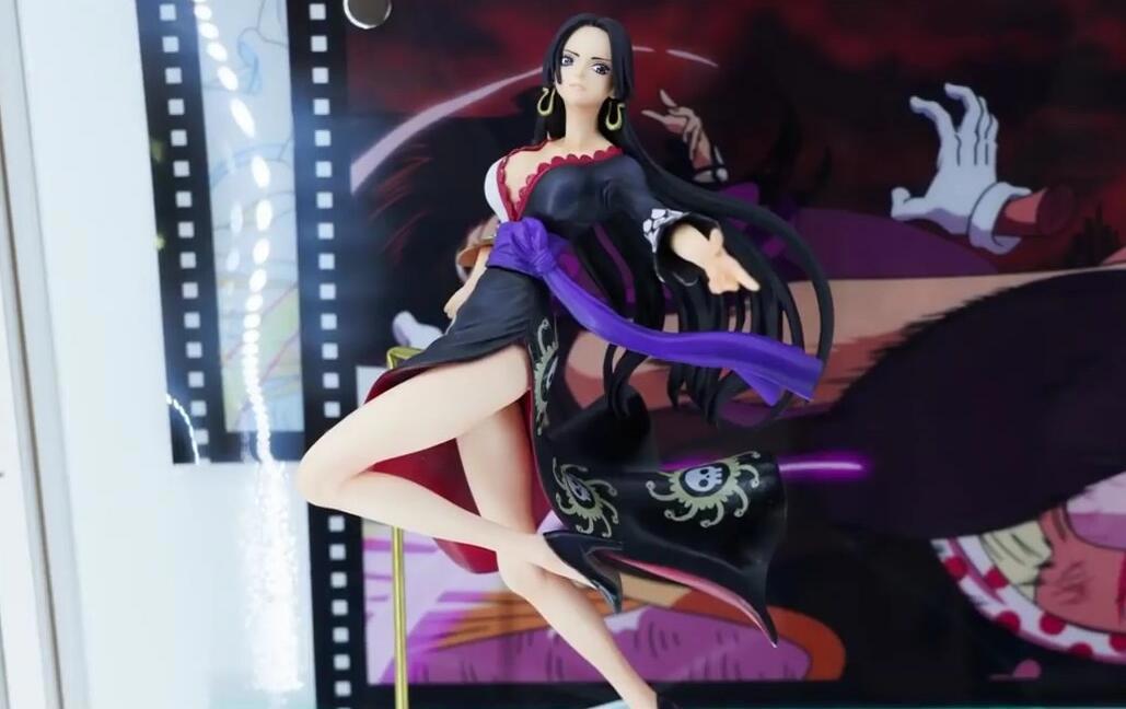 海贼王：薇薇和女帝的手办展示，颜值有点高，我朋友说他好了