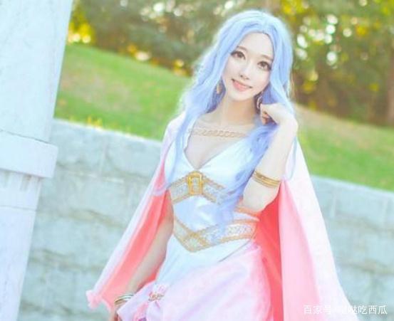 海贼王：二次元走出来的4位COS，女帝英姿飒爽，薇薇比动漫更美！