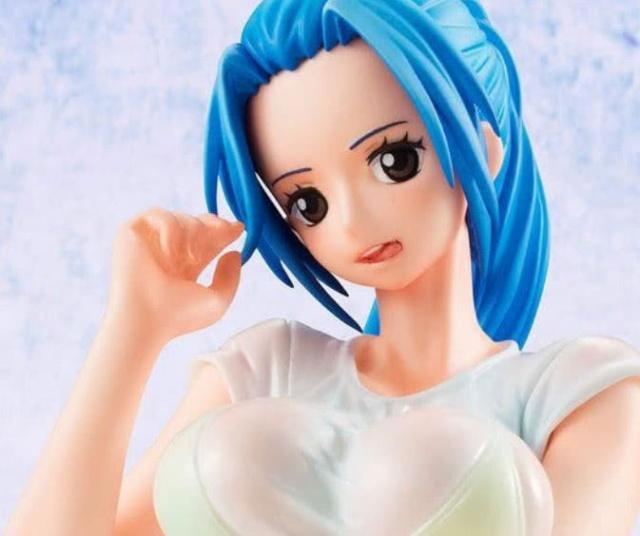 阿宅晒薇薇手办，平淡无奇后面绿色“胖次”有亮点，网友：赚大了