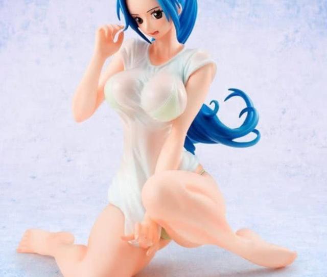 阿宅晒薇薇手办，平淡无奇后面绿色“胖次”有亮点，网友：赚大了