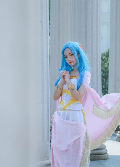 海贼王薇薇cos，蓝发碧眼天姿绝色，快来一睹容颜