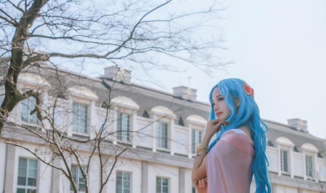 海贼王薇薇cos，蓝发碧眼天姿绝色，快来一睹容颜