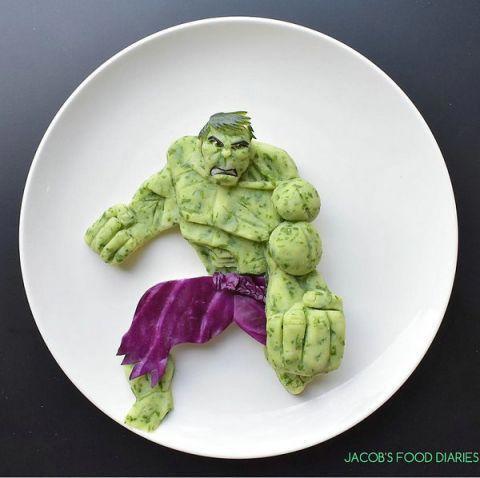 为了让孩子多吃饭，妈妈把饭做成各种动漫电影角色的图案