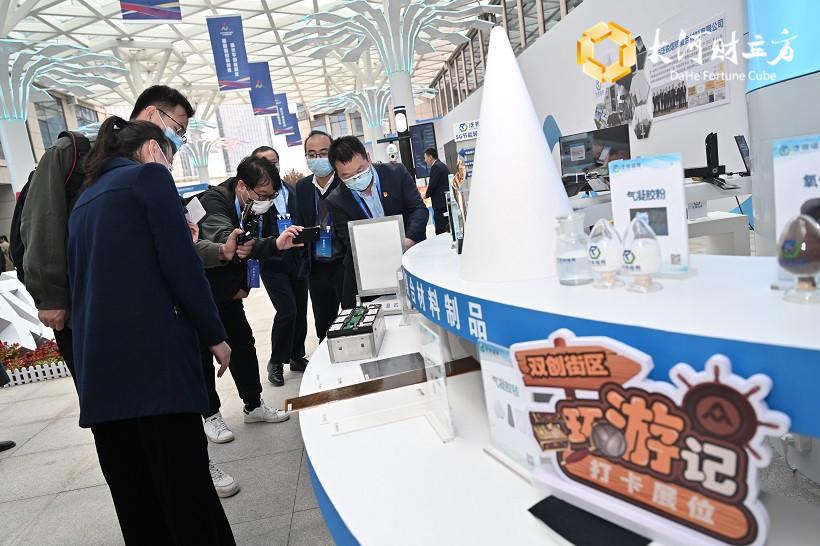 打卡寻宝、机器人群舞、河南文创多元素碰撞！郑州双创街区这些亮点你get了吗？