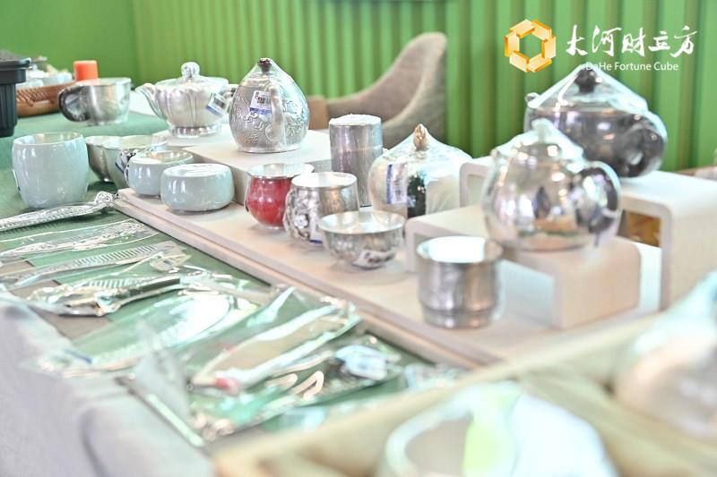 打卡寻宝、机器人群舞、河南文创多元素碰撞！郑州双创街区这些亮点你get了吗？