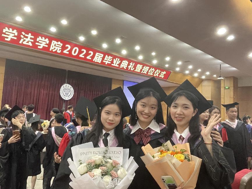 这名重庆大学女生从法学“跨界”成为插画师，只为心中梦想！