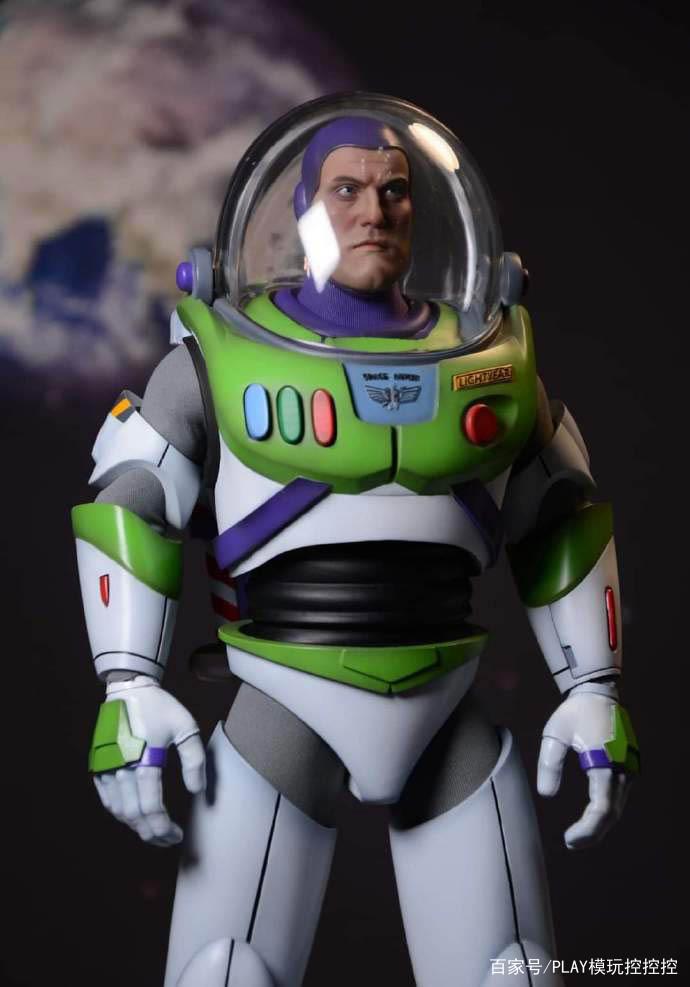 成人版《玩具总动员》巴斯光年模型