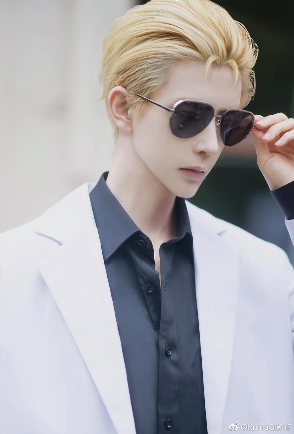 熊祁再次cos理查德，白衬衫尽显斯文败类，最后一张直击你的心脏