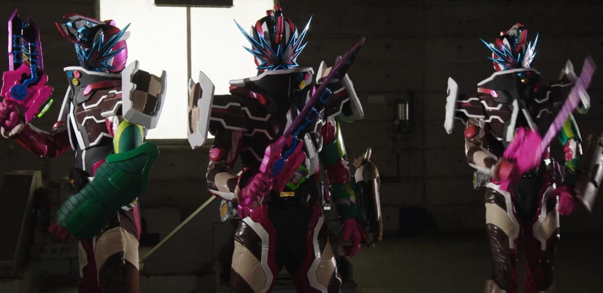 假面骑士Slash：颜色介于粉色和品红之间的音之骑士，人狠话不多