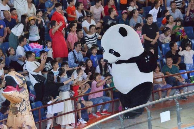 成了动漫节分会场，一天5万人涌入，杭州野生动物世界游客量再创新高