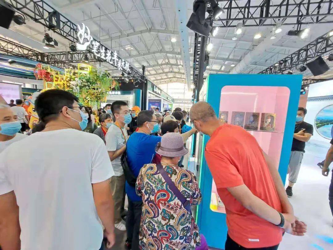 功夫熊猫、小黄人现身！文创盲盒瞬间购空！服贸会副中心展区高潮此起彼伏！