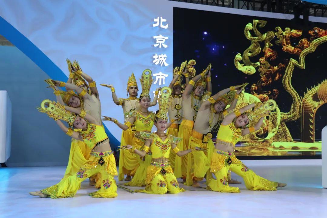 功夫熊猫、小黄人现身！文创盲盒瞬间购空！服贸会副中心展区高潮此起彼伏！