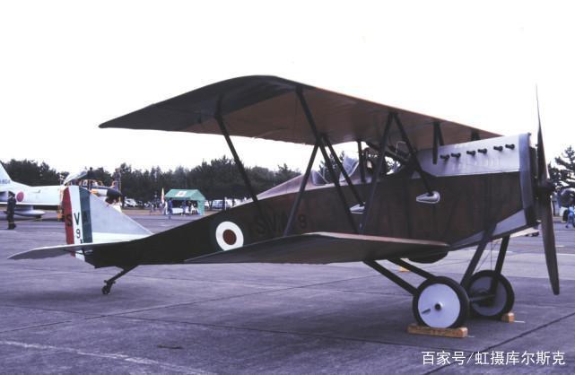 红猪电影中的细节：出场1分钟竟是历史人物，曾驾机在故宫上表演