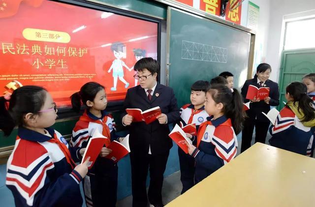 “琢玉”：心理专家动漫高手集结成一支护“未”队