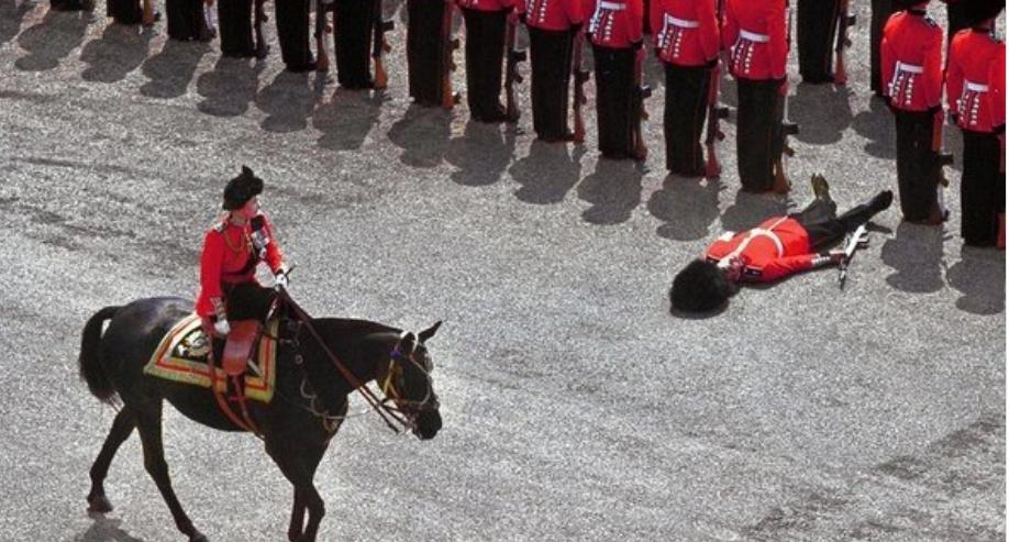 罕见老照片：图4忍不住多看两眼，图5非常尴尬，图10激动