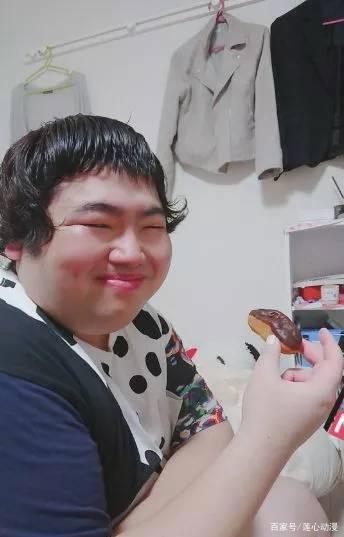 动漫没骗人，日本肥宅交上痴心萌妹女友，美女与野兽画风太突出！