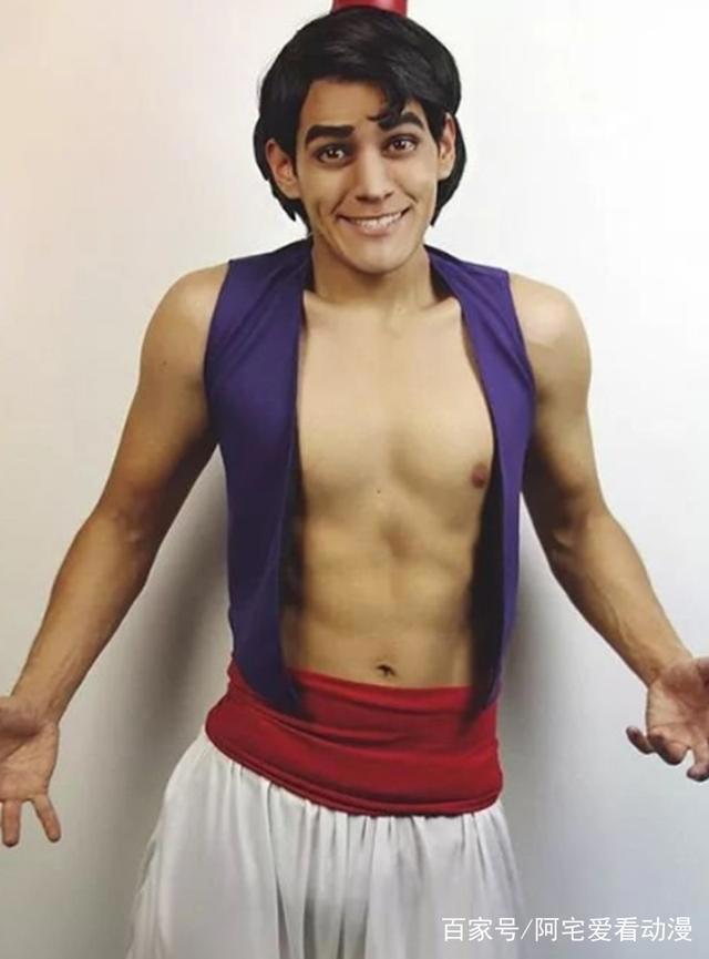 国外小哥cos动漫人物神还原，最后那个我佩服得“五体投地”！