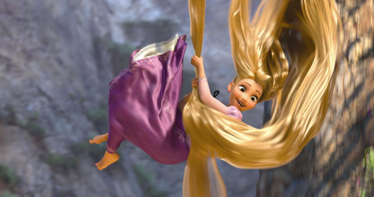艾莎才是真正的“长发公主”，她的头发由40万根3D发丝组成