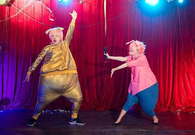 可爱有趣的cosplay来自《欢乐好声音》的“猪搭档”