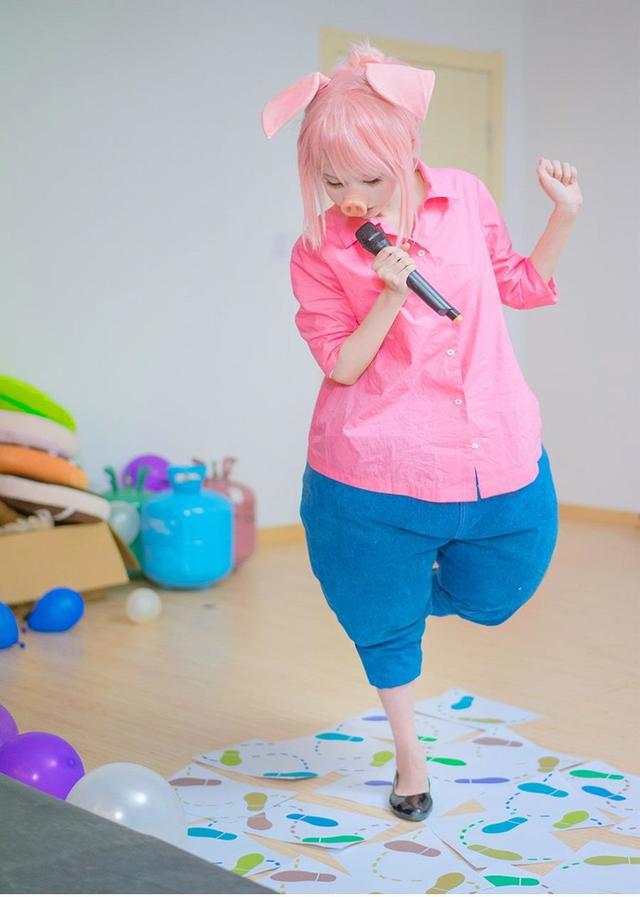 可爱有趣的cosplay来自《欢乐好声音》的“猪搭档”