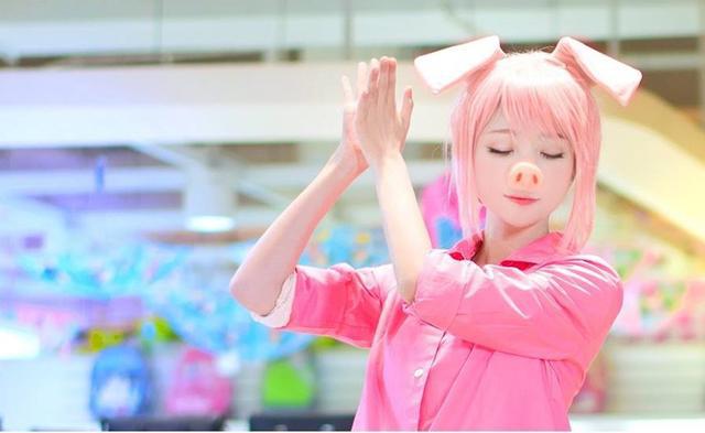 可爱有趣的cosplay来自《欢乐好声音》的“猪搭档”