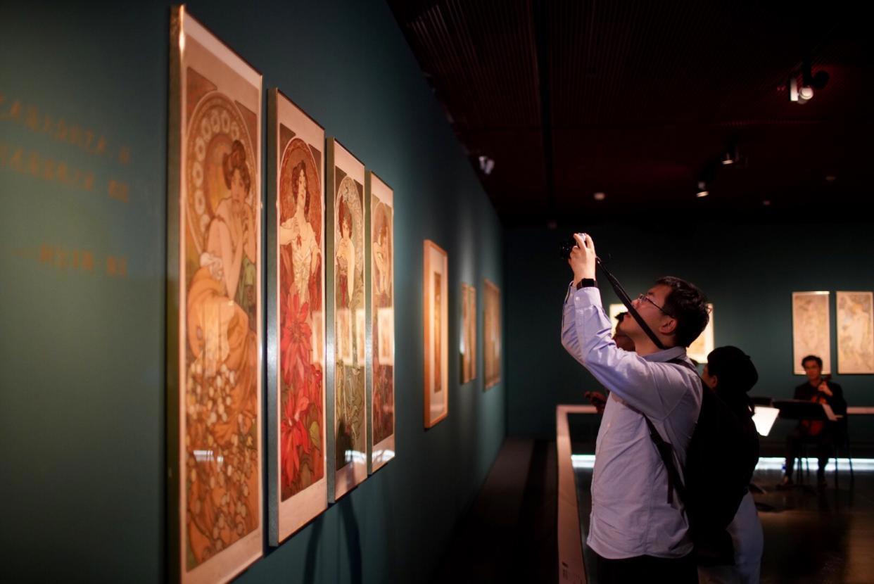 他被称为“日本动漫鼻祖”？捷克国宝级艺术阿尔丰斯·穆夏作品展在国家大剧院开幕