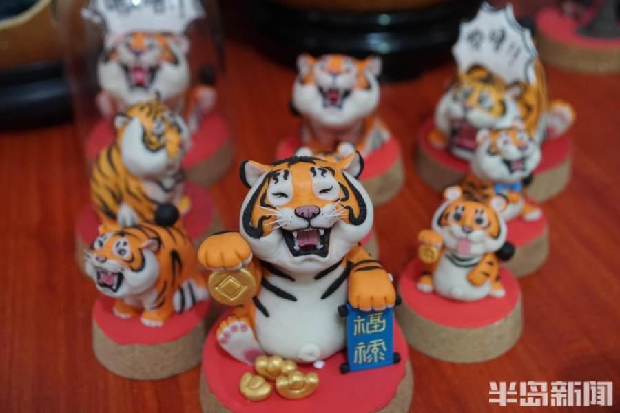 新闻周刊丨致敬“守艺人”：面塑师雕出三维动画世界，马头琴奏响海天优美旋律