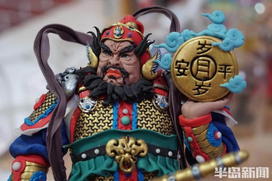 新闻周刊丨致敬“守艺人”：面塑师雕出三维动画世界，马头琴奏响海天优美旋律