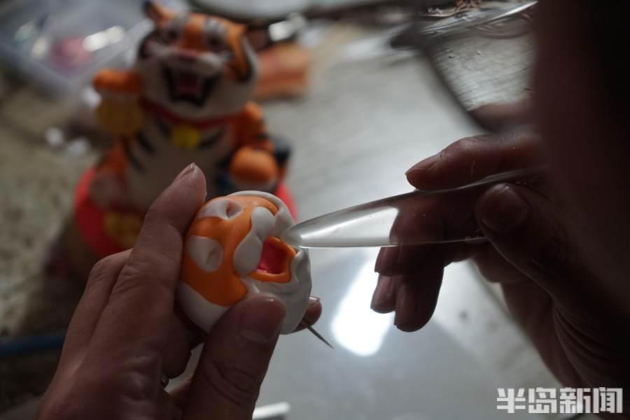 新闻周刊丨致敬“守艺人”：面塑师雕出三维动画世界，马头琴奏响海天优美旋律