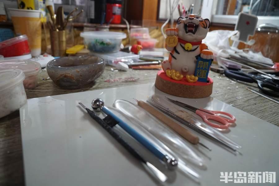 新闻周刊丨致敬“守艺人”：面塑师雕出三维动画世界，马头琴奏响海天优美旋律