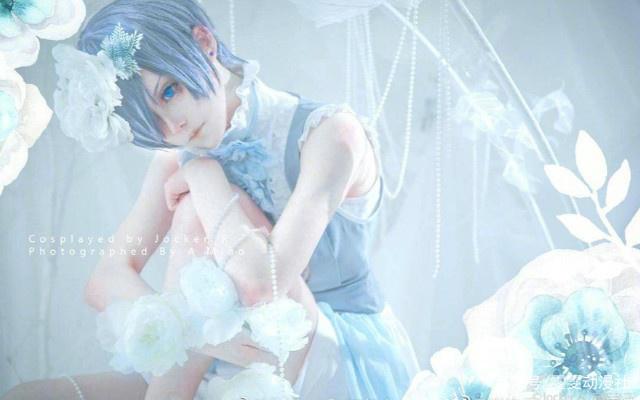 还原度感人的《黑执事》夏尔cos，啵酱什么的，最可爱了