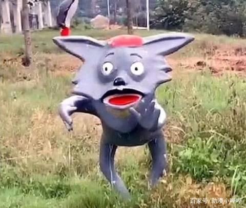 动漫雕像“毁童年”，躲过了阴间皮卡丘，看到哆啦A梦，太辣眼！