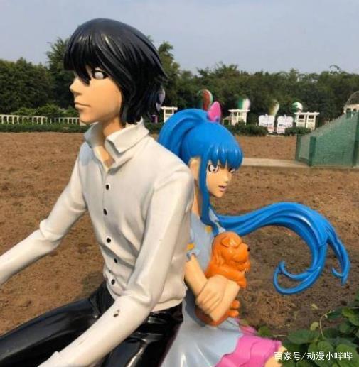 动漫雕像“毁童年”，躲过了阴间皮卡丘，看到哆啦A梦，太辣眼！