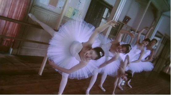 这位擅长残酷青春题材的电影导演，竟然拍过如此另类的动画？！