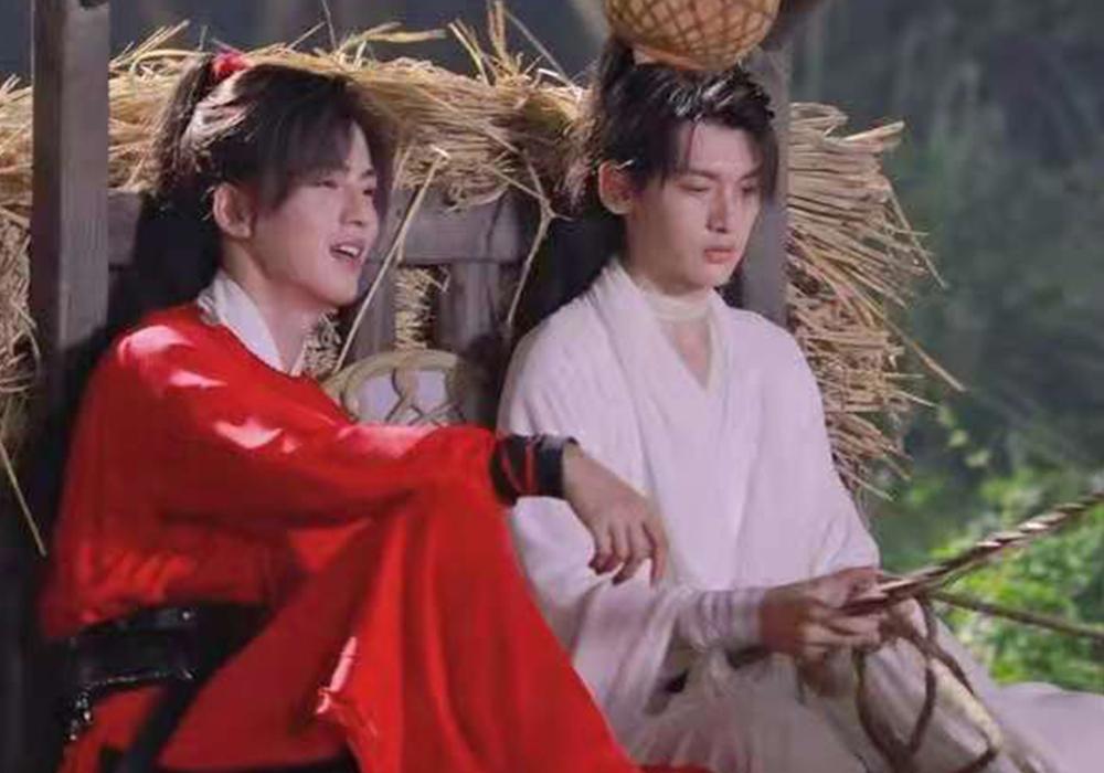 《吉星高照》剧版牛车路透，侧面看发型好敷衍，看到银蝶的道具了