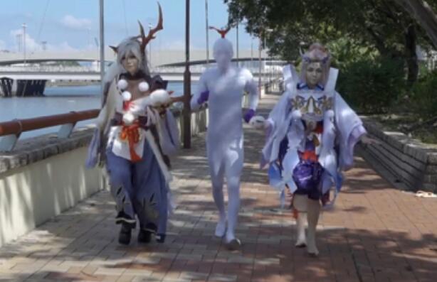 阴阳师亚服官方整活，恶搞COS扫地工，魔性到国服官方直发问号