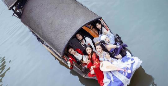 日本调查半数人愿意和宅男结婚？宅男：是纸片人不好看吗？