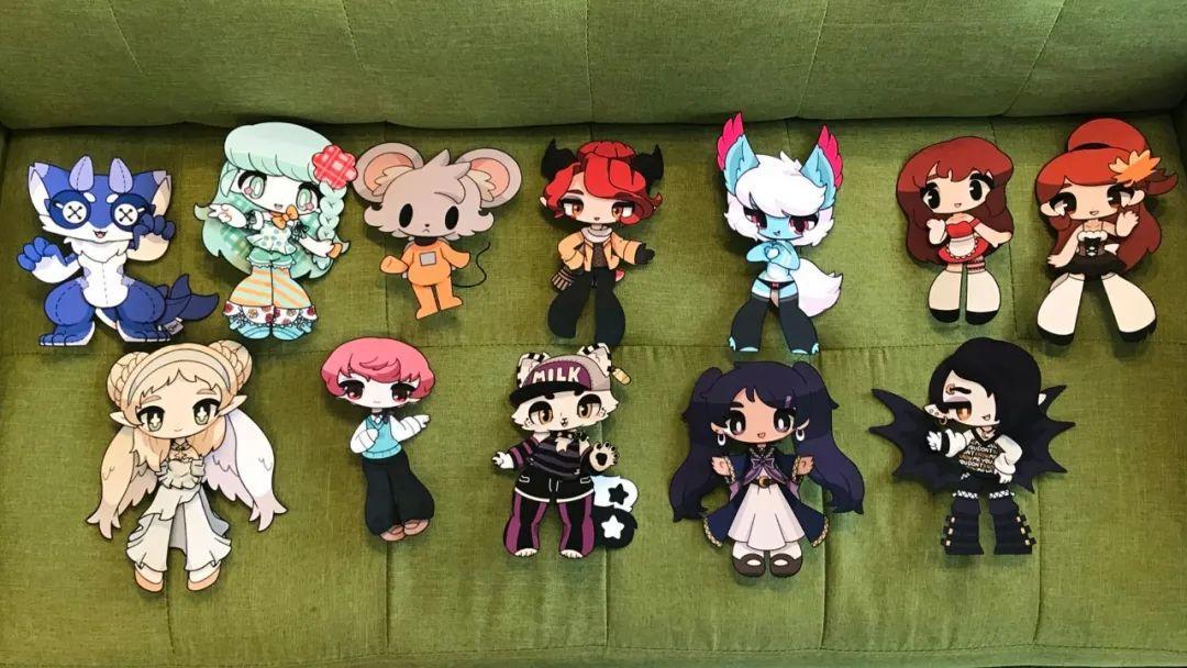 纸片人在现实生活中动起来了！别拦着我，我要来一打