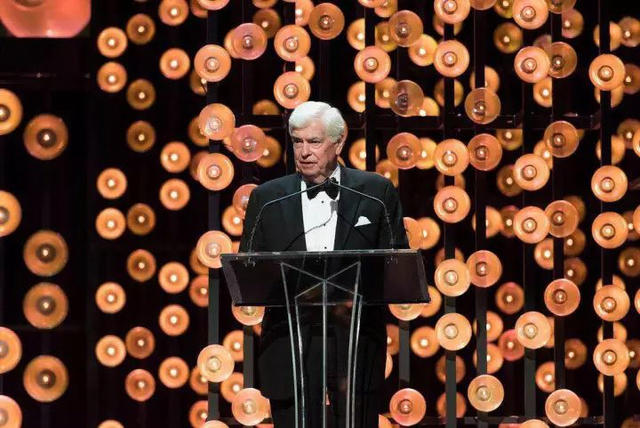 第二届“金色银幕奖”洛杉矶盛大开幕好莱坞华裔著名演员卢燕女士获得终身成就奖