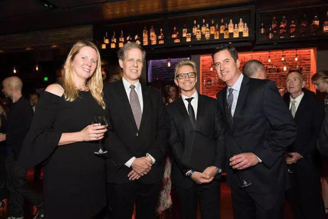 第二届“金色银幕奖”洛杉矶盛大开幕好莱坞华裔著名演员卢燕女士获得终身成就奖