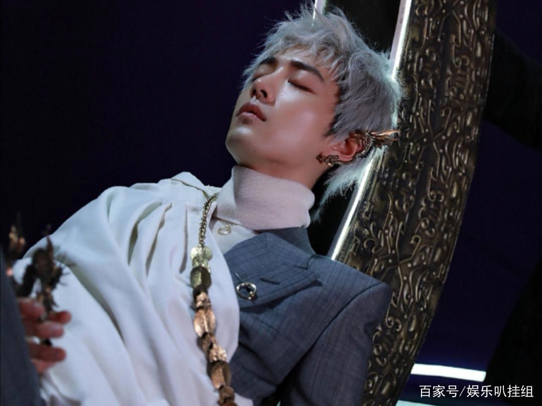 肖战白马骑士与精灵王子造型碰撞，粉丝看到后炸了！