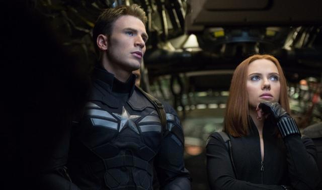 漫威美队因羡慕雷神而向剧组抱怨，美队最喜欢的超级英雄竟是他？