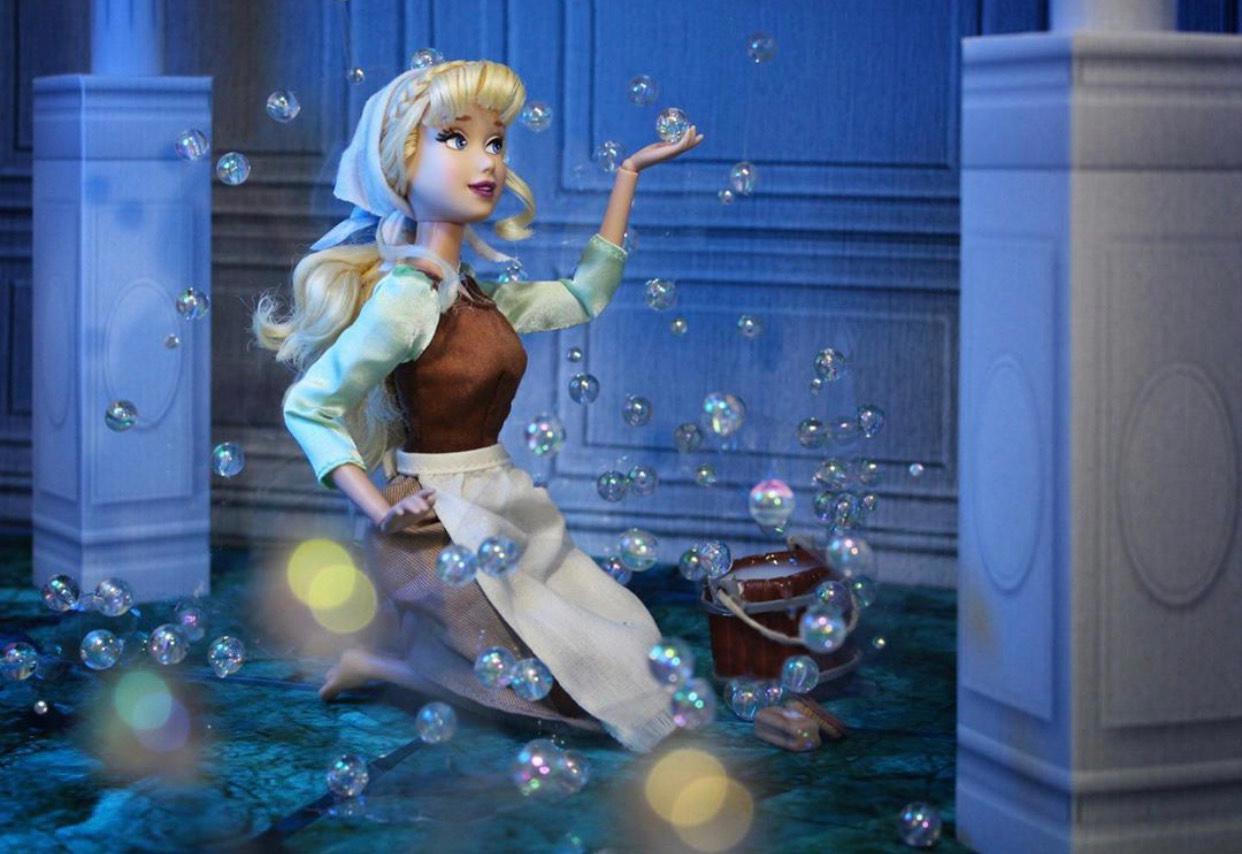 迪士尼公主化身“芭比娃娃”，粉丝自制太逼真，可惜有钱都买不到