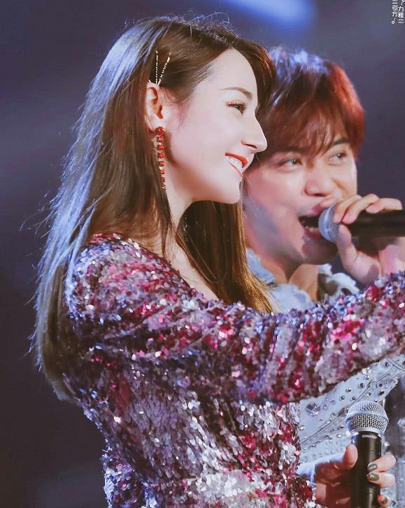 迪丽热巴穿动漫公主裙，仿佛是芭比娃娃本人，网友：美到忘记呼吸